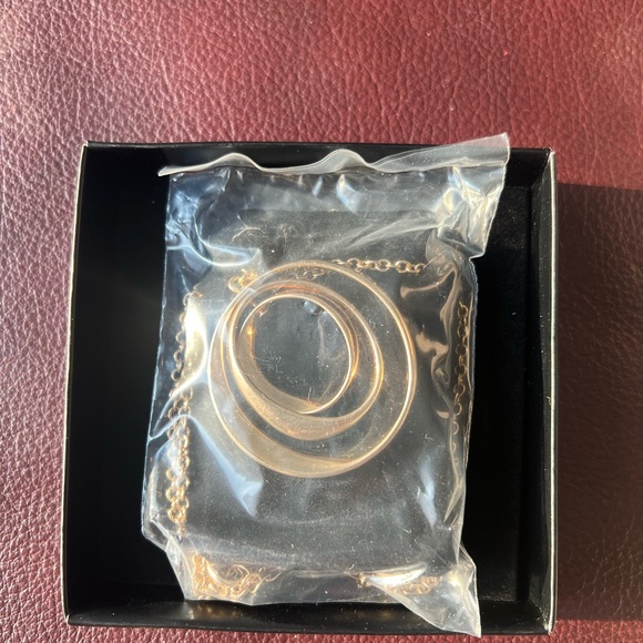 Three piece set: earrings, necklace and bangles. - Picture 2 of 4